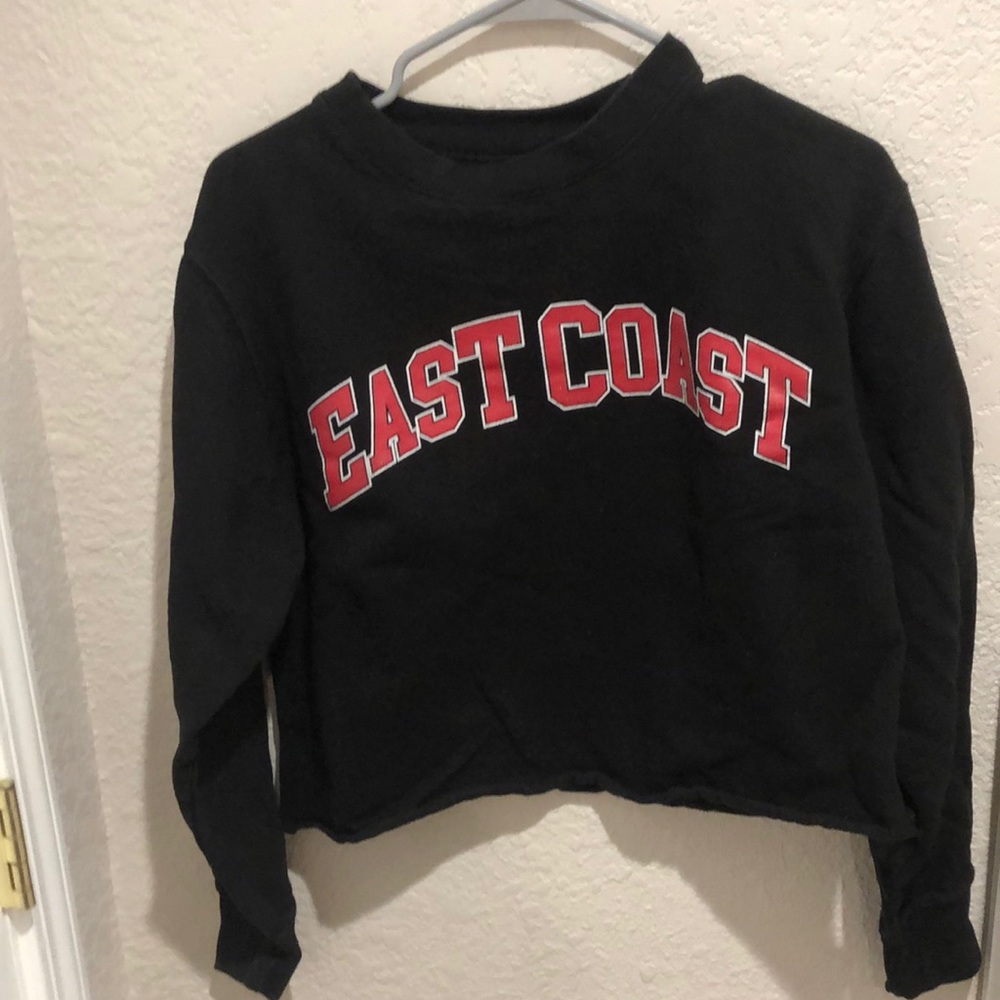 Trendy cropped sweatshirt